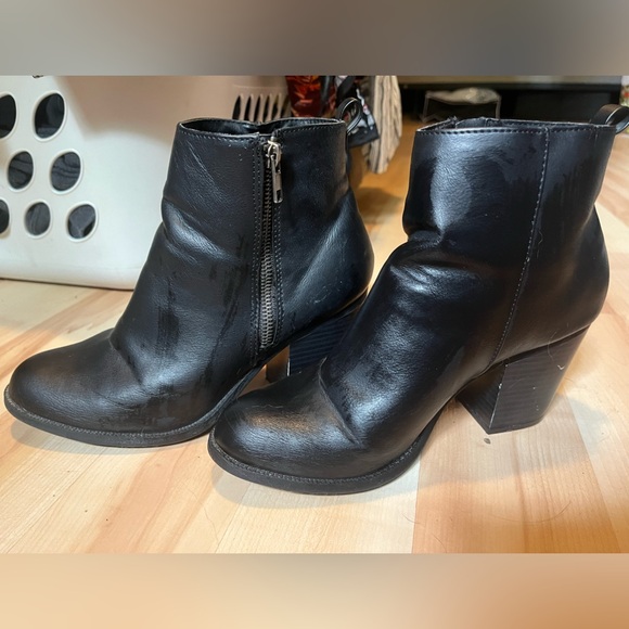 Black sz 9 Booties! - Picture 3 of 3
